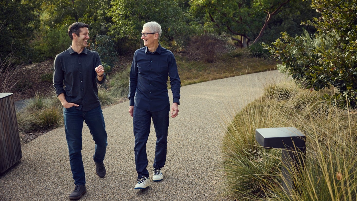 Тим Кук и Джон Тернус вместе на Sun Valley: что это значит для Apple